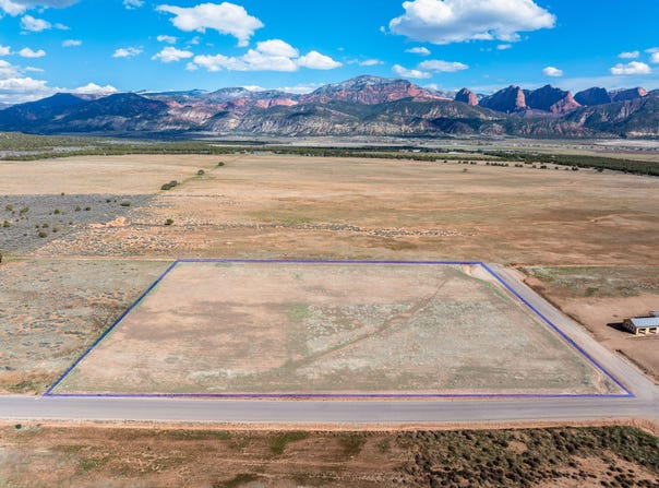 1705 E 460 N, New Harmony, UT 84757