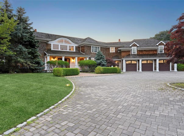 19 Jagger Lane, Westhampton, NY 11977