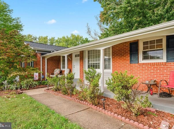 8705 JACKSON Avenue, MANASSAS, VA 20110