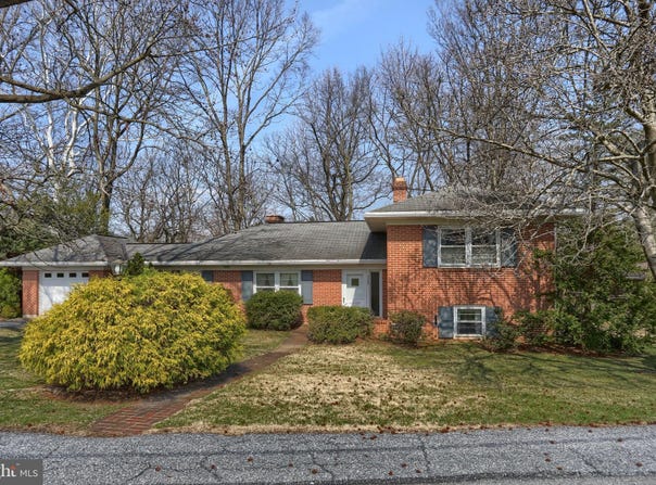 359 E GRANADA Avenue, HERSHEY, PA 17033