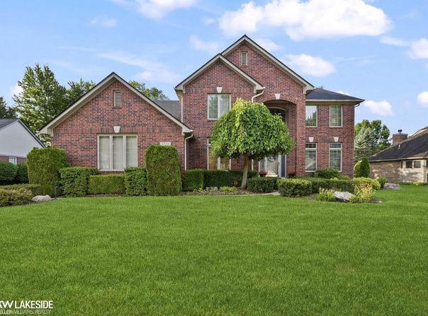 43748 Fallen Tree Drive, Sterling Heights, MI 48314