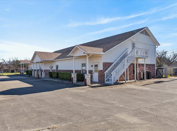 611 W Spring Valley Road, Hewitt, TX 76643