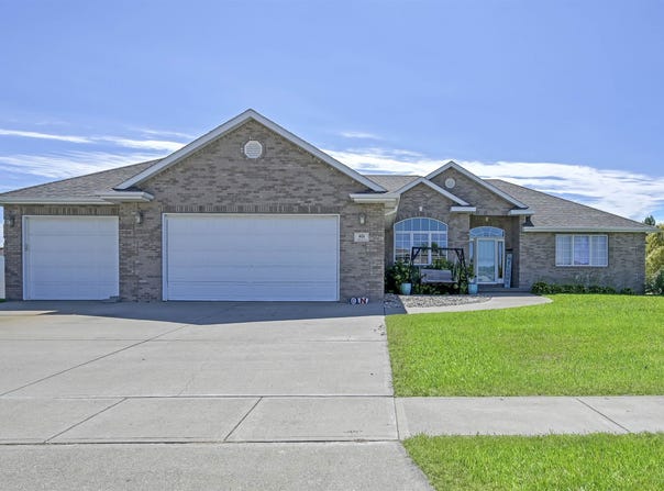 401 Windsor Way, Sergeant Bluff, IA 51054