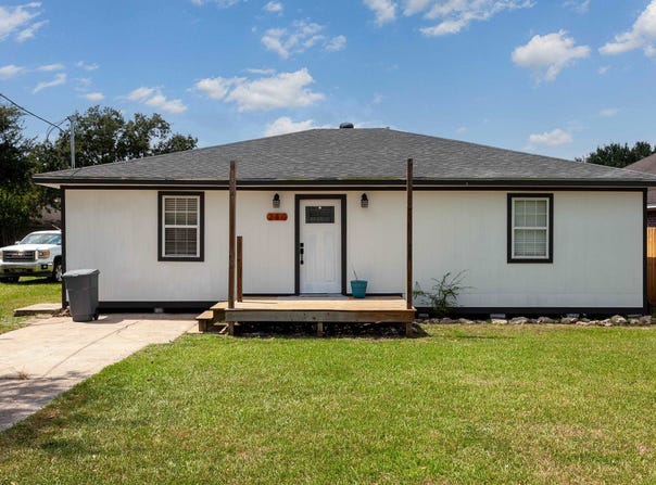 240 Boston, Nederland, TX 77627