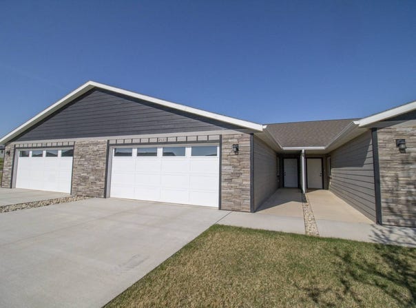 2111 Walnut, Hull, IA 51239