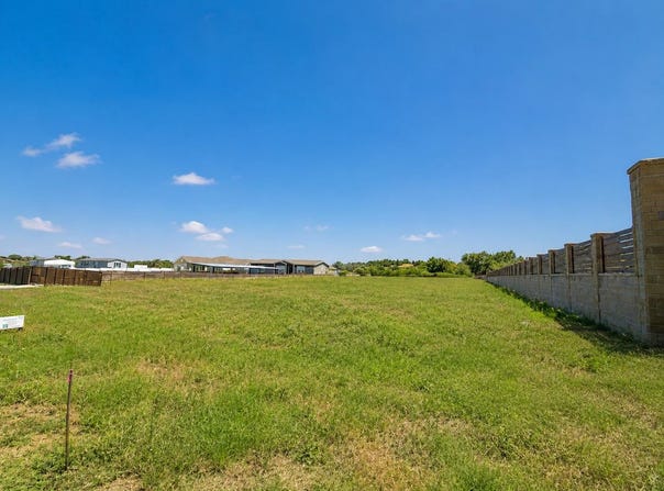 156 Rancho Linda Dr, Lockhart, TX 78644