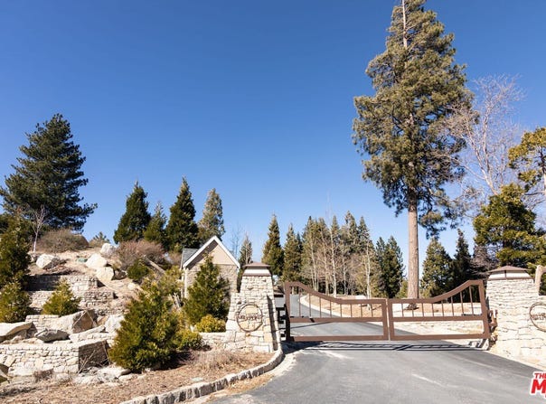 188 Mill Pond Rd, Lake Arrowhead, CA 92352