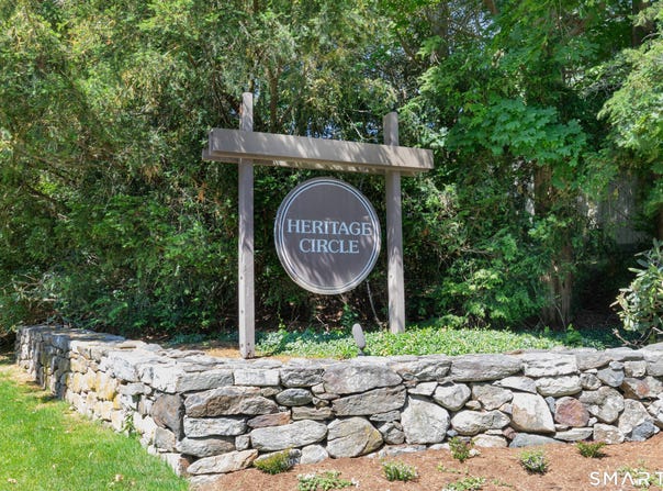 10 Heritage Circle, Southbury, CT 06488