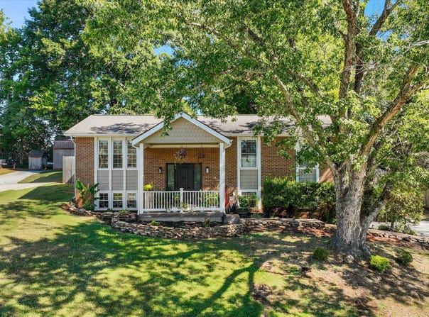 7519 S Whispering Oak Circle, Powell, TN 37849