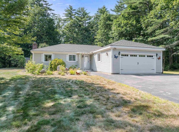 10 Town House Road, New Hampton, NH 03256