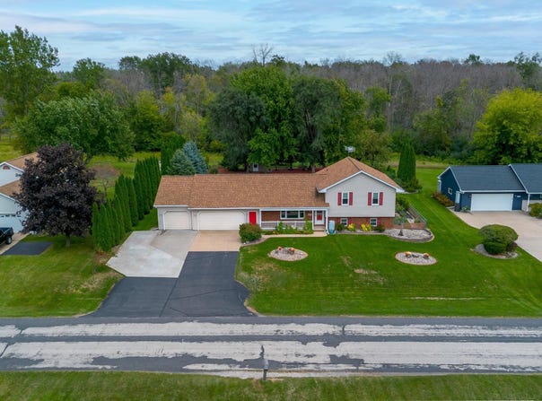 N1576 EVENING STAR Drive, GREENVILLE, WI 54942