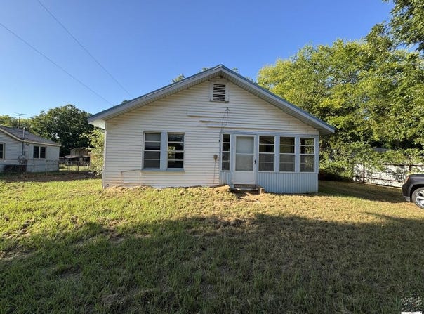 2403 Holmes Rd, Marshall, TX 75672