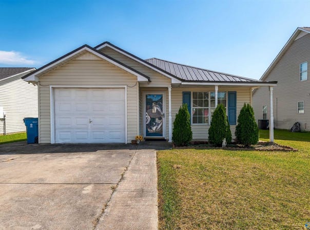 303 Autumnwood Lane, Rainbow City, AL 35906