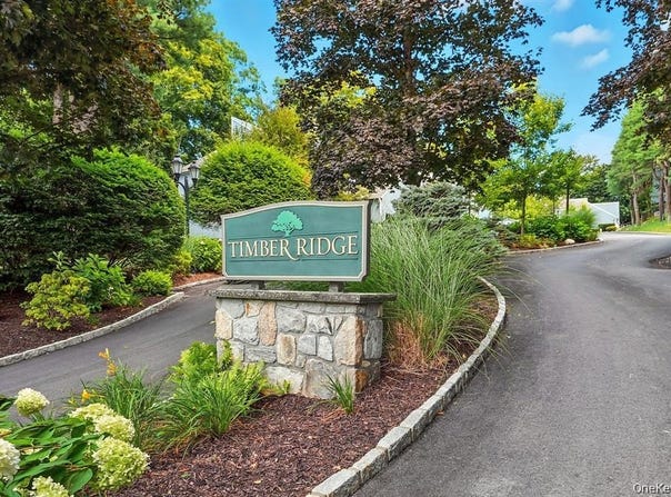11 Timber Ridge, Mount Kisco, NY 10549