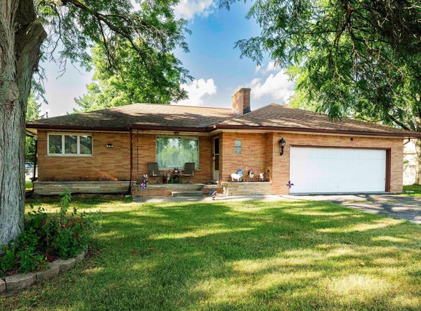 951 E Square Lake, Troy, MI 48085