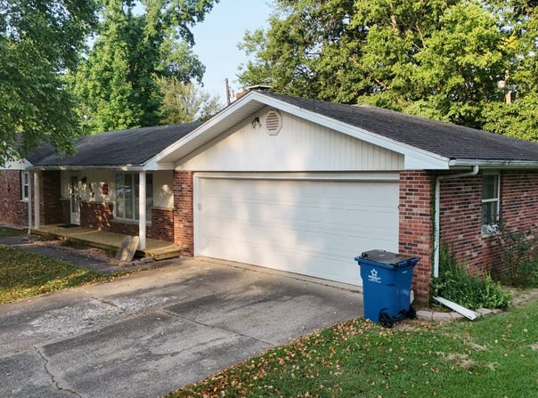 6 Parkhurst Place, Fairfield, IL 62837