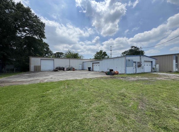 2949 Main Ave, Groves, TX 77619