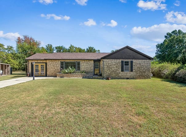 902 Circle Drive, Arkansas City, KS 67005