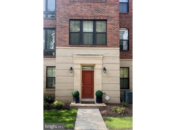 532 HARBORVIEW DR., OXON HILL, MD 20745