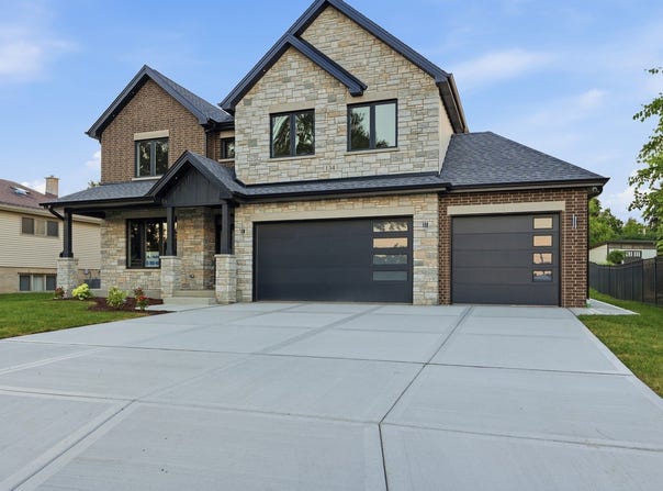 134 Holly Avenue, Darien, IL 60561