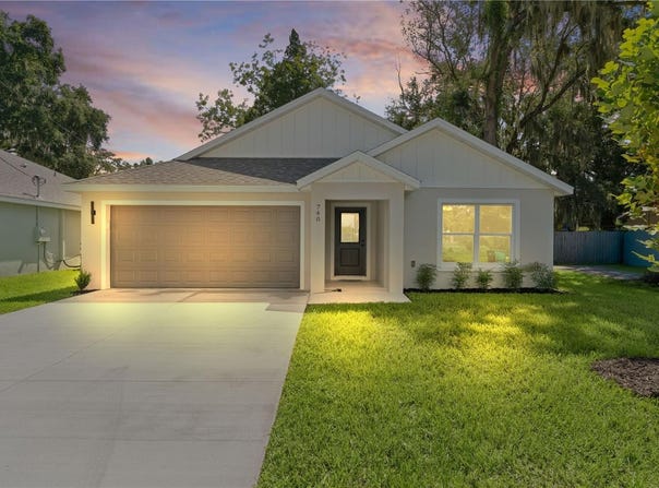 100 SEQUOIA Trail, OCKLAWAHA, FL 32179