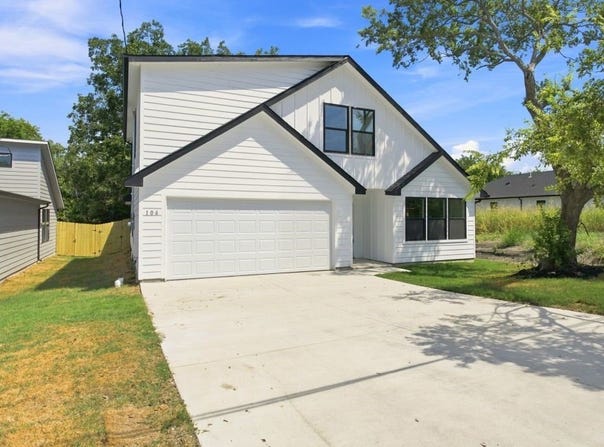 106 E Miller, Whitewright, TX 75491