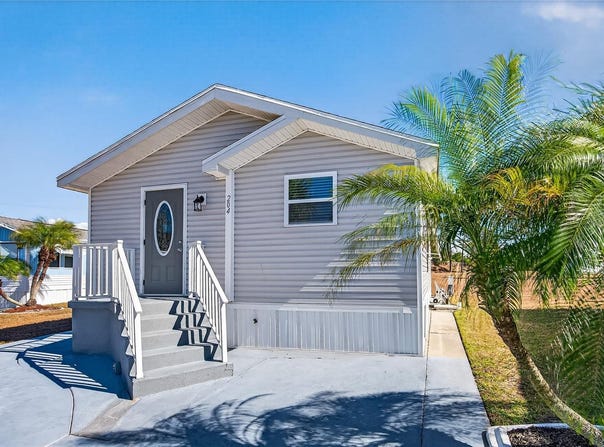 204 CROWN POINT Drive, NOKOMIS, FL 34275