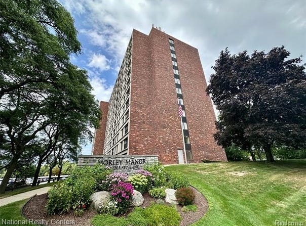 21800 Morley Avenue, Dearborn, MI 48124