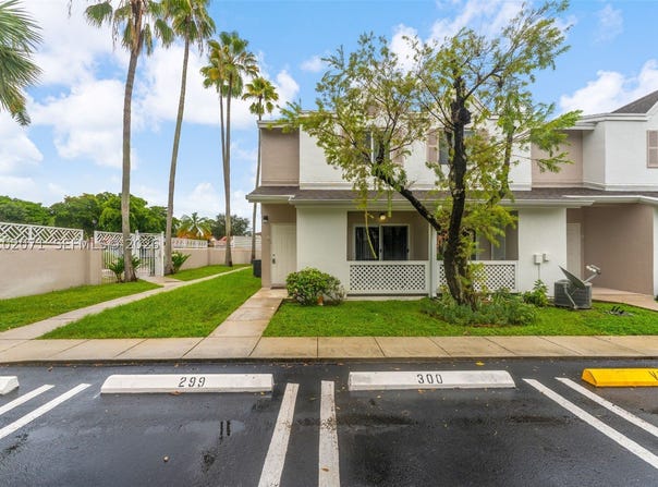 17455 NW 67th Ct, Hialeah, FL 33015