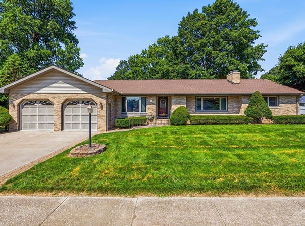 107 Mckinley Drive, Mahomet, IL 61853