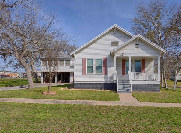 309 Anderson St, Schulenburg, TX 78956