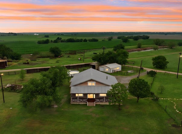 1000 County Road 458, Coupland, TX 78615