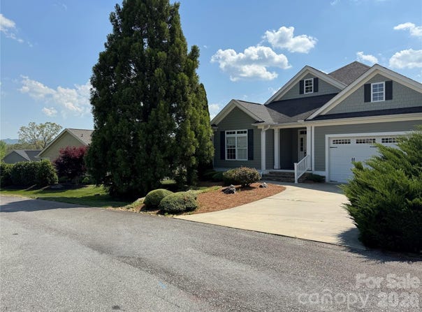 25 Copper Court, Hendersonville, NC 28792