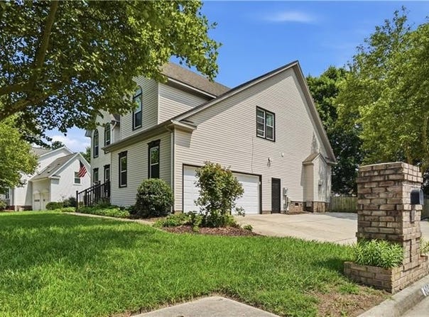 609 Edgewood Arch, Chesapeake, VA 23322
