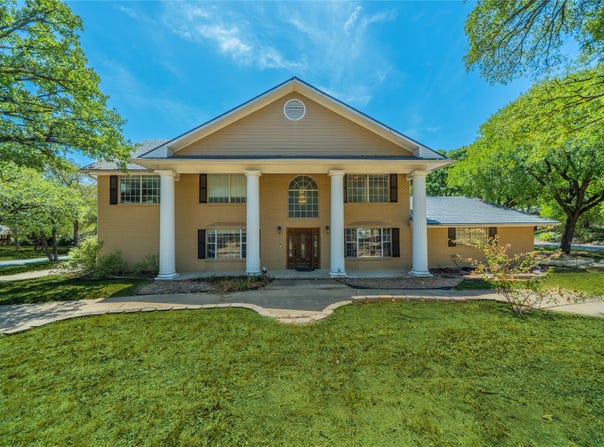 1202 Driftwood Drive, Euless, TX 76040