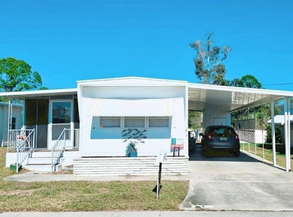 4 7th st W, Nokomis, FL 34275
