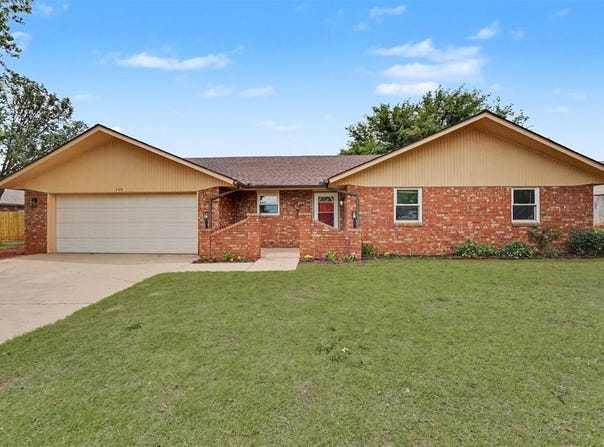 308 Elkview Drive, Elk City, OK 73644