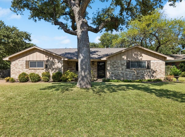 505 Caduceus Lane, Hurst, TX 76053