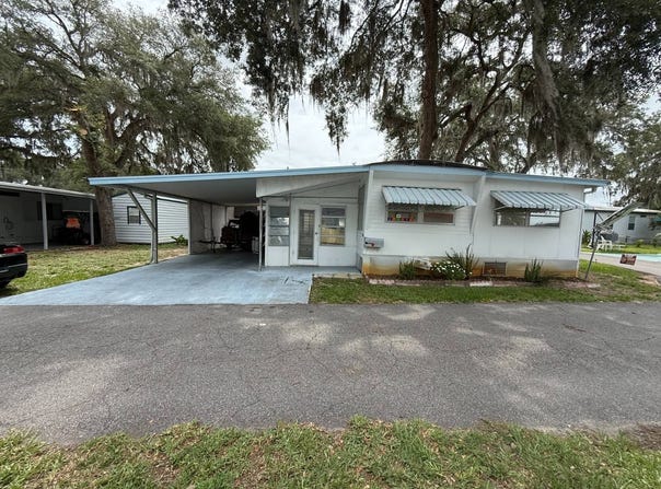4810 Suzanne St, Zephyrhils, FL 33542