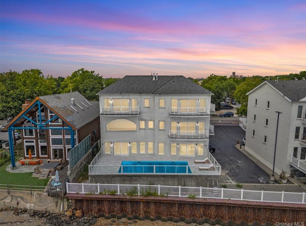 4 Angelas Place, Bronx, NY 10465