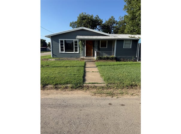 501 Needham, Coleman, TX 76834