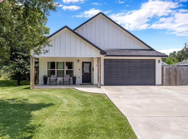 3220 Ash Avenue, Groves, TX 77619