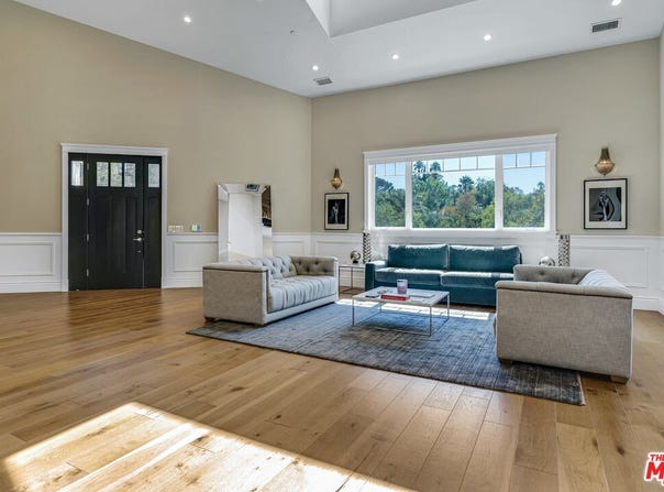 19633 Wells Dr, Tarzana, CA 91356