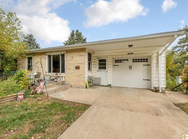 2039 N 67th Avenue, Omaha, NE 68104
