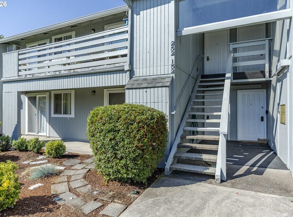 650 HARLOW Rd, Springfield, OR 97477