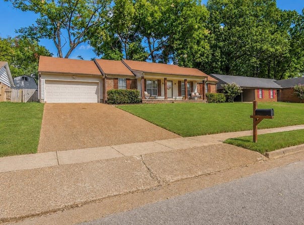 1994 ADNEY GAP Dr, Memphis, TN 38134