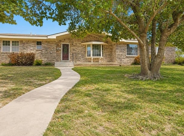 1105 Mustang Ln, Mccamey, TX 79752