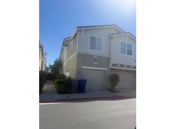 369 N Greco Lane, Clovis, CA 93611