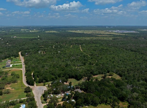 326 The Forest Rd, Dale, TX 78616