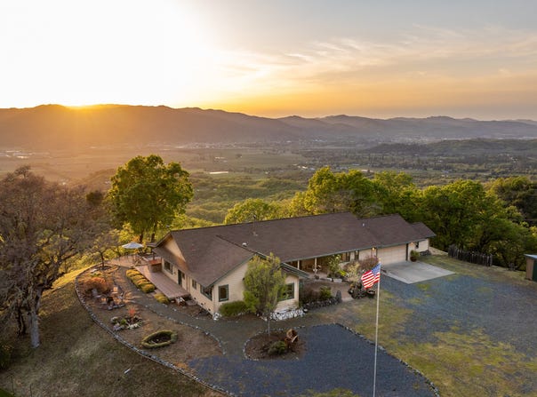 2389 Twining Road, Ukiah, CA 95481